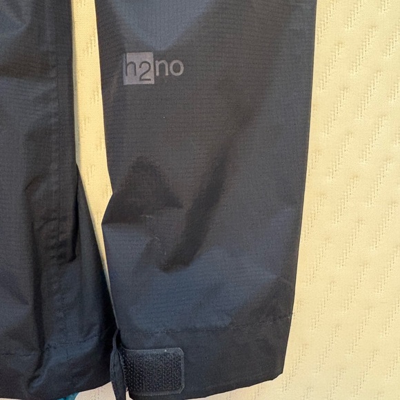 The Patagonia Torrentshell Full Zip H2NO Ladies Large Rain/Wind jacket - Picture 7 of 8